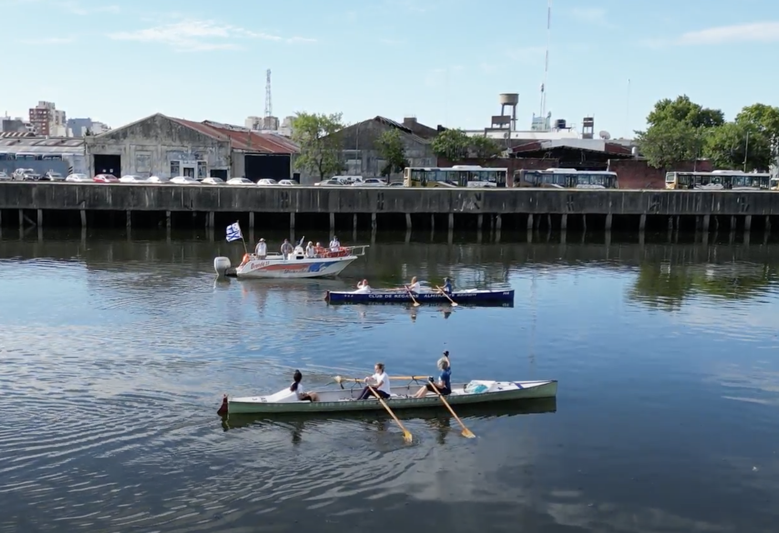 Remar en el Riachuelo Club Almierante Brown